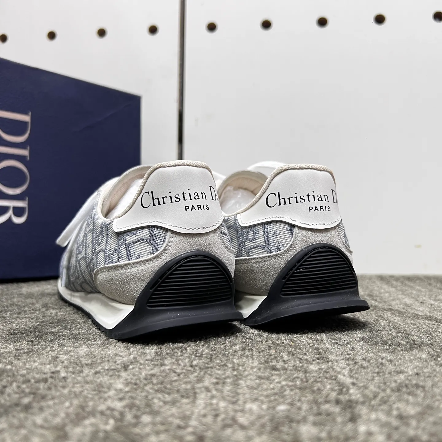 Factory price: 420💰【DIAo•Dior】Original quality.~ Unique modern style sneakers. 🏃A must-have casual shoe for trendy men😍😍 Original brand imported from Italy, imported original leather, sheep lining (refuses to discolor and grind feet) Sole: Original sole provided by the original factory, French lazy style design ⚠️Fit to the feet, original quality, super comfortable original sole. It’s like shooting the real thing 🎬The real thing is better, high-quality sneakers, size: 38-44, custom-made 45
